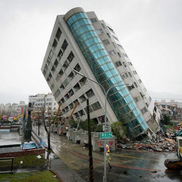 Earthquake Termeh Carpet 1 600x600 - -